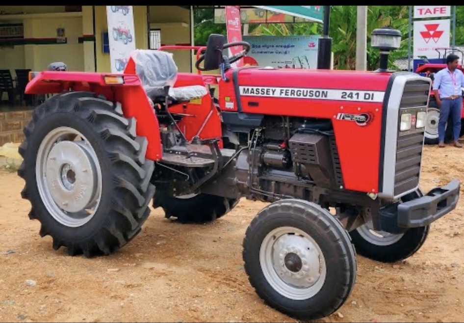massey ferguson 241 - Versatile green tractor for cultivation